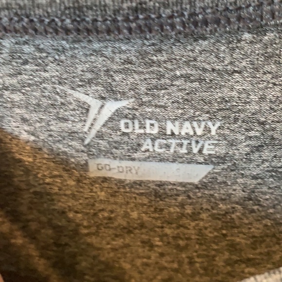 Old Navy Activewear Sleeveless Shirt - Picture 4 of 4